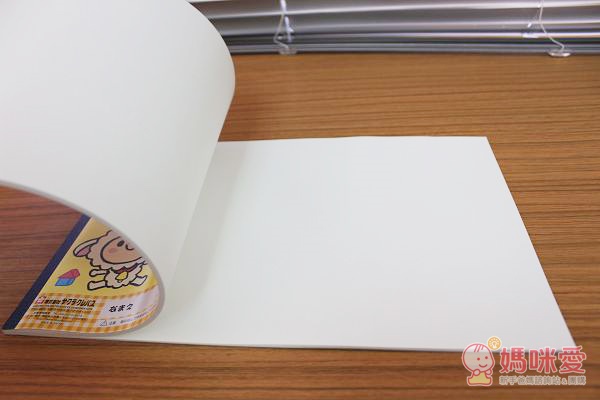 【預購團】動動手・著色塗鴉趣》日本豪華12色可水洗蠟筆貼紙冊 / 卡通圖案18頁彩色筆畫圖本