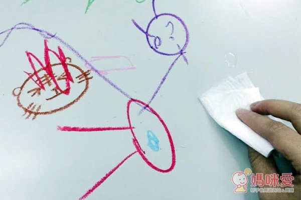 【預購團】動動手・著色塗鴉趣》日本豪華12色可水洗蠟筆貼紙冊 / 卡通圖案18頁彩色筆畫圖本