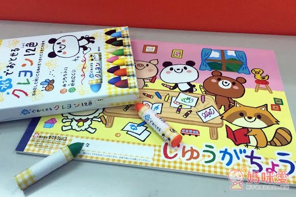 【預購團】動動手・著色塗鴉趣》日本豪華12色可水洗蠟筆貼紙冊 / 卡通圖案18頁彩色筆畫圖本