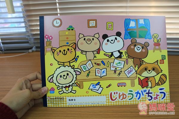 【預購團】動動手・著色塗鴉趣》日本豪華12色可水洗蠟筆貼紙冊 / 卡通圖案18頁彩色筆畫圖本