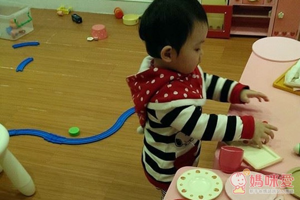 【日本Mother Garden】質感木頭玩具  / 布玩具 / 手提有聲廚房扮家家酒