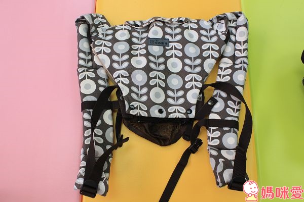 太神奇！韓國時尚款《 Sinbii坐墊式背巾 》多重置物空間 外出收納方便 