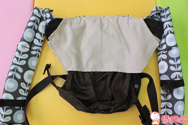 太神奇！韓國時尚款《 Sinbii坐墊式背巾 》多重置物空間 外出收納方便 