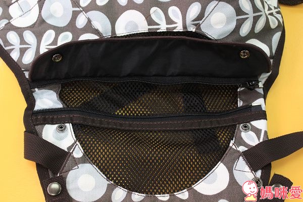 太神奇！韓國時尚款《 Sinbii坐墊式背巾 》多重置物空間 外出收納方便 
