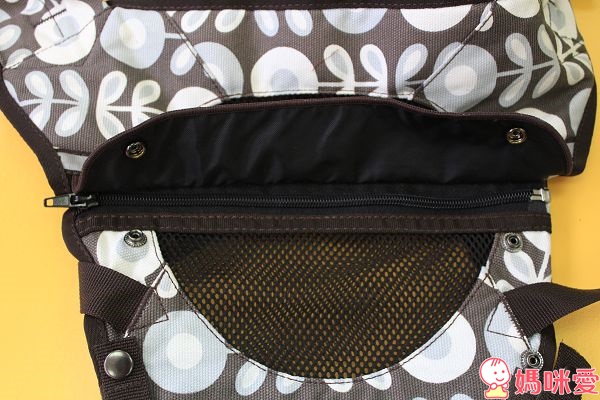 太神奇！韓國時尚款《 Sinbii坐墊式背巾 》多重置物空間 外出收納方便 