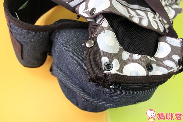 太神奇！韓國時尚款《 Sinbii坐墊式背巾 》多重置物空間 外出收納方便 