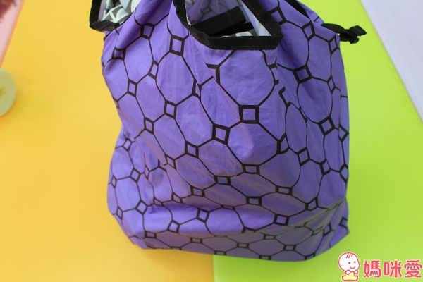 太神奇！韓國時尚款《 Sinbii坐墊式背巾 》多重置物空間 外出收納方便 