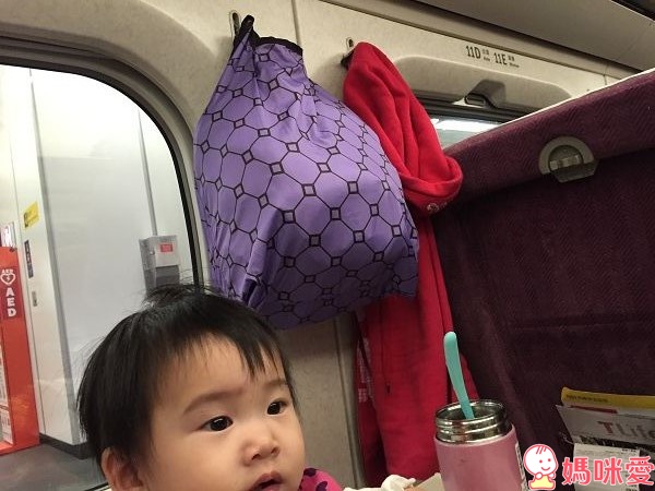 太神奇！韓國時尚款《 Sinbii坐墊式背巾 》多重置物空間 外出收納方便 