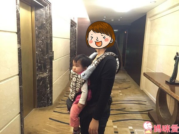 太神奇！韓國時尚款《 Sinbii坐墊式背巾 》多重置物空間 外出收納方便 