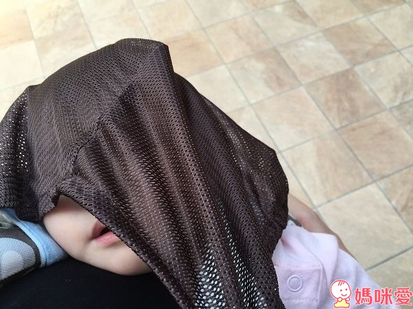 太神奇！韓國時尚款《 Sinbii坐墊式背巾 》多重置物空間 外出收納方便 