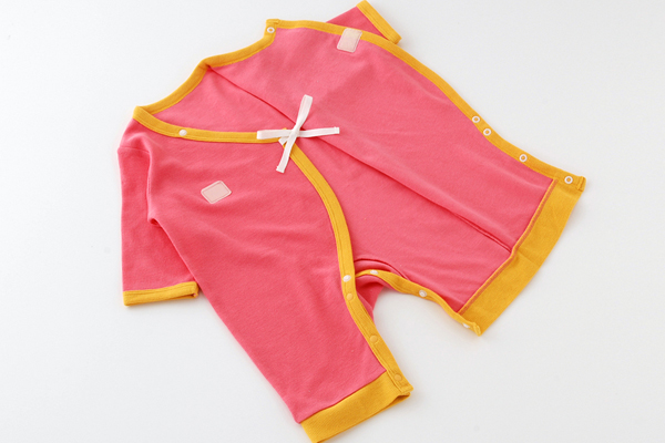 【現貨團】《日本 Chuckle Baby》60-70cm新生兒秋季服飾 粉嫩連身衣 / 包屁衣