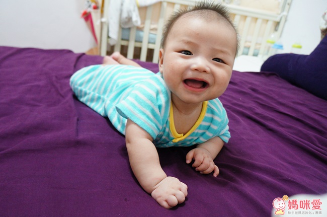 【現貨團】《日本 Chuckle Baby》60-70cm新生兒秋季服飾 粉嫩連身衣 / 包屁衣