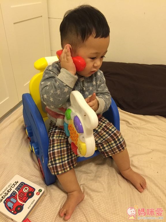 新手爸媽必買洗澡好物→Angelcare沐浴架 / 朴蜜兒洗髮椅 / 小鴨溫度計 / 洗澡娃娃