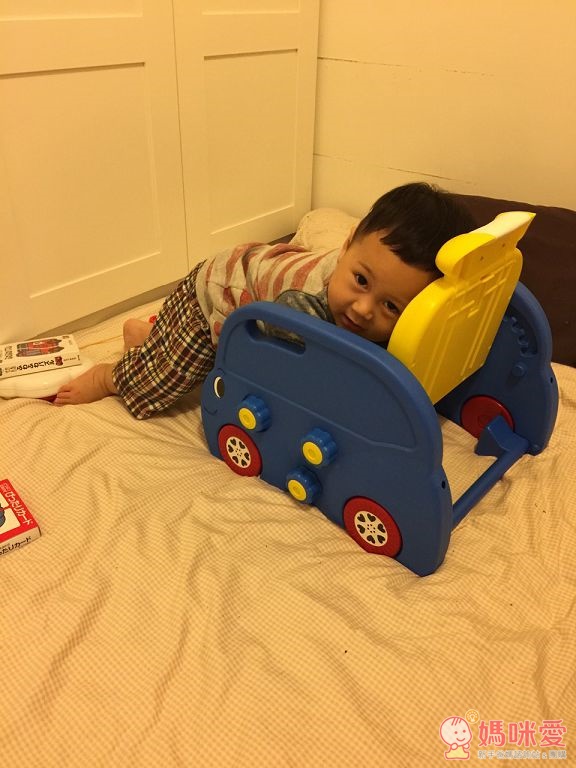 新手爸媽必買洗澡好物→Angelcare沐浴架 / 朴蜜兒洗髮椅 / 小鴨溫度計 / 洗澡娃娃