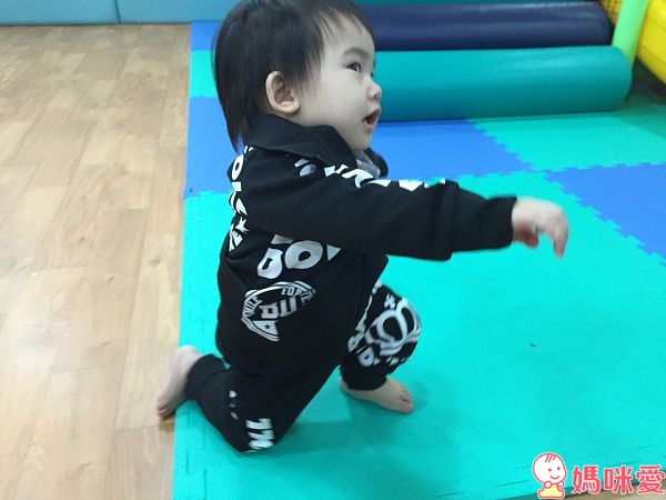 【預購團】日本童裝潮牌 Baby doll 迪士尼造型服飾 / 運動外套 / 創意圍兜