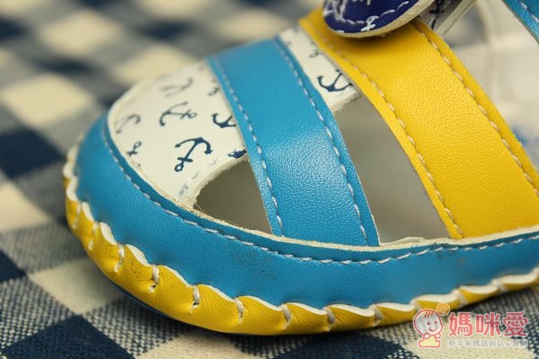 【​現貨】布布童鞋 ♪  真皮涼鞋 / 迪士尼涼鞋 / 電燈涼鞋 ✧ 不悶熱更耐穿