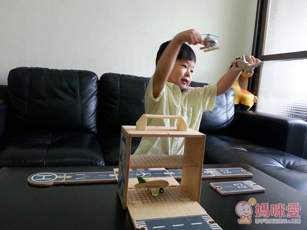 走到哪玩到哪《澳洲Tiger Tribe》外出玩具組：帶出趣木頭玩具 / 工程車系列 / 磁鐵盒