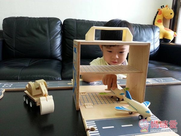 走到哪玩到哪《澳洲Tiger Tribe》外出玩具組：帶出趣木頭玩具 / 工程車系列 / 磁鐵盒