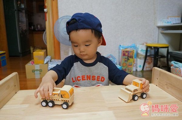 走到哪玩到哪《澳洲Tiger Tribe》外出玩具組：帶出趣木頭玩具 / 工程車系列 / 磁鐵盒