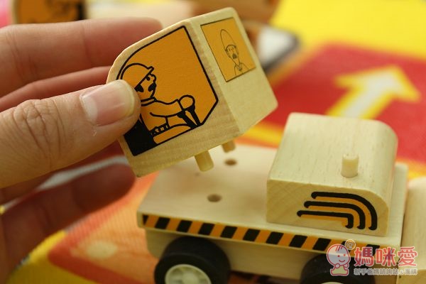 走到哪玩到哪《澳洲Tiger Tribe》外出玩具組：帶出趣木頭玩具 / 工程車系列 / 磁鐵盒