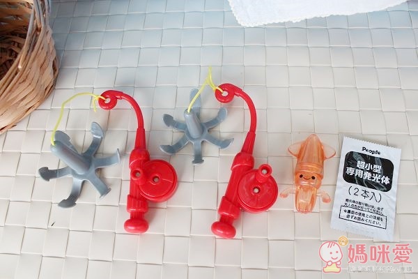 夜釣大合戰：釣竿 2入+螢光小魷魚1入