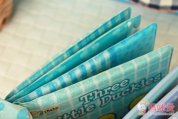 書本內的材質較特別些，軟軟的，可以一直重複使