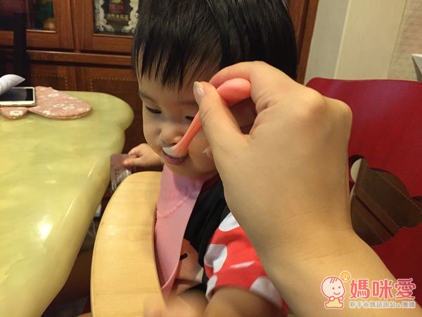 在食安問題經常成為新聞議題的現在，每次帶小童在外面吃飯都怕怕的，忍不住想讚嘆這間公司的細心，讓送到寶寶嘴裡的每一口都健康～