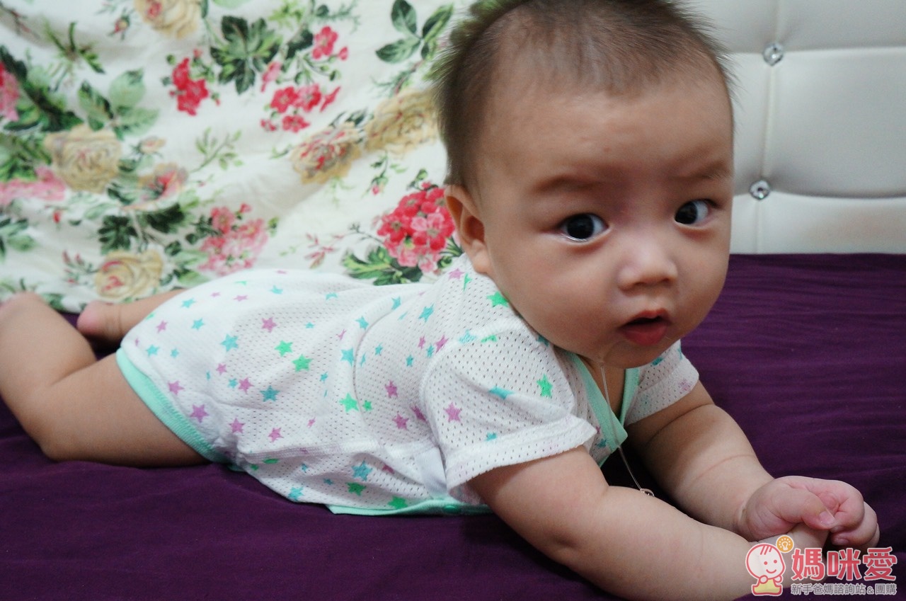 短袖無開襟洞洞包屁衣