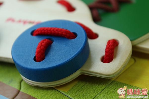 手眼協調穿繩遊戲