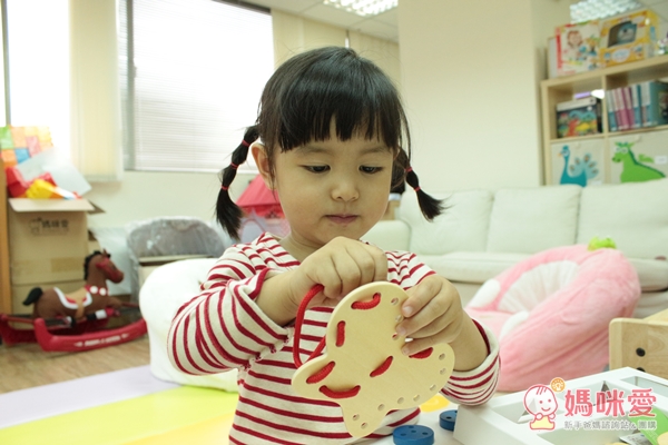 手眼協調穿繩遊戲