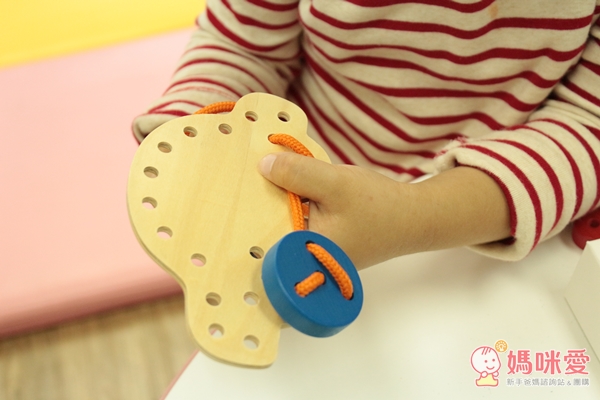 手眼協調穿繩遊戲