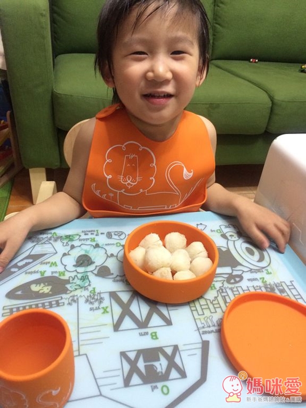 兒童圍兜＋餐墊套組