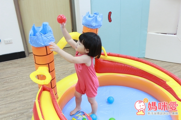 【預購團】☀夏日玩水真有趣☀ 滑梯戲水池 / 造型戲水池 / 熱帶魚游泳圈 家裡就是水上遊樂園