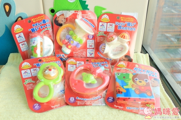 「樂雅 Toyroyal」，是日本的老字號嬰幼兒玩具品牌，生產的每件玩具都擁有好品質，通過嚴格的 ST 玩具安全檢驗，不含化學塗料、不使用尖銳的小零件，讓寶寶玩得安心，媽咪也放心喔！