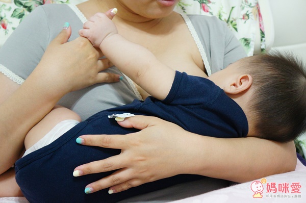 短袖交叉開襟哺乳衣