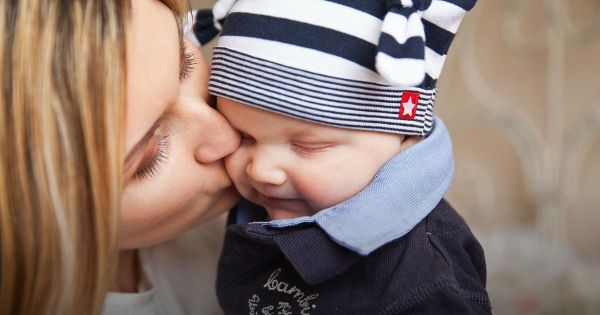 「親密派」還是「百歲派」,找出寶貝的最適育兒法!