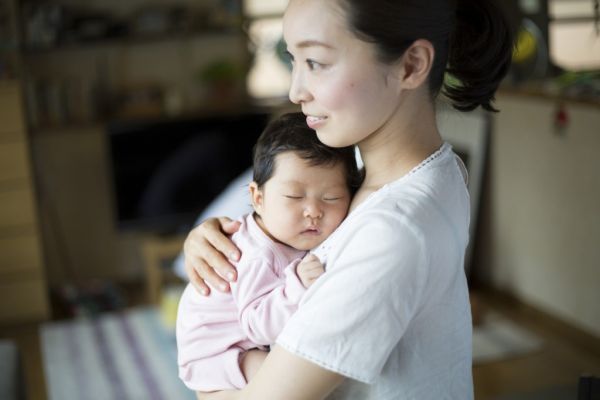 新手爸媽最常犯的3種錯誤抱法|護理師教你安全抱寶寶