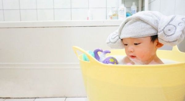 天氣冷這樣洗澡,寶寶才不會感冒!