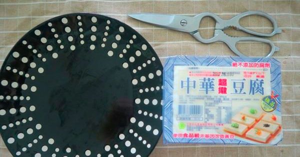 日本廚房實用小技巧!完美取出盒裝嫩豆腐