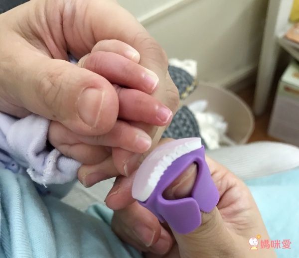 英國 Baby Nails - 大拇哥嬰兒磨甲器-新生兒-(紫色磨片15片+指套+收納袋)
