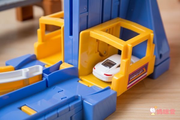 TOMICA - 交通世界SYSTEM 5WAY創意軌道組(活動送小車隨機5款)-5WAY軌道*1+隨機小車5款