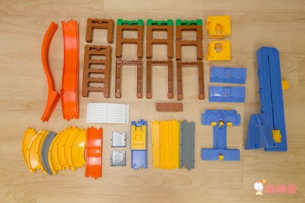 TOMICA - 交通世界SYSTEM 5WAY創意軌道組(活動送小車隨機5款)-5WAY軌道*1+隨機小車5款