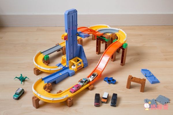 TOMICA - 交通世界SYSTEM 5WAY創意軌道組(活動送小車隨機5款)-5WAY軌道*1+隨機小車5款