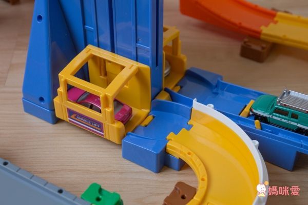 TOMICA - 交通世界SYSTEM 5WAY創意軌道組(活動送小車隨機5款)-5WAY軌道*1+隨機小車5款