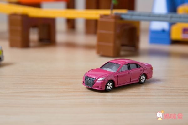 TOMICA - NO.92豐田 皇冠車(多美小汽車)