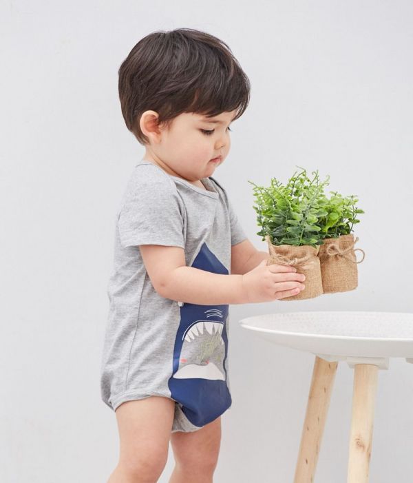 麗嬰房 Little moni - 鯊魚印圖短袖包屁衣-深藍