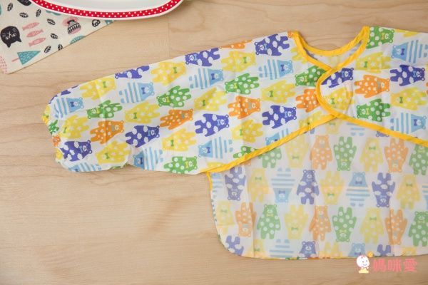 akachan honpo - 嬰幼兒潑水加工長袖圍兜Y-黃色