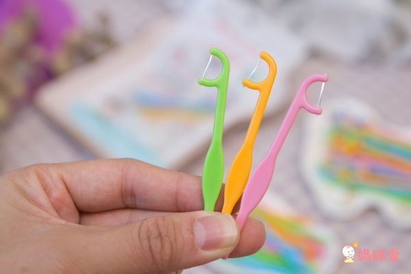 akachan honpo - 色彩繽紛幼兒用牙線棒1.5~3歲-30入