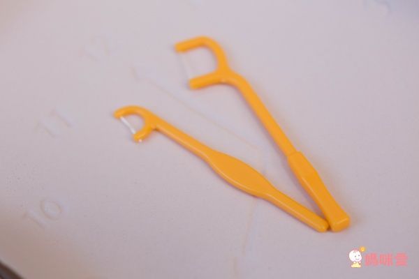 akachan honpo - 色彩繽紛幼兒用牙線棒1.5~3歲-30入