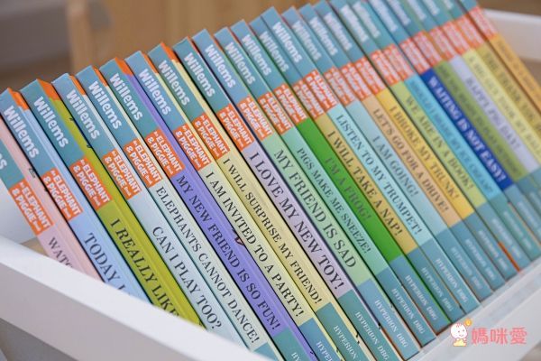 【得獎】There Is a Bird On Your Head! (An Elephant and Piggie Book) 有隻鳥在你頭上!